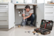 learn effective tips and quick solutions to handle plumbing emergencies efficiently and minimize damage in your home.